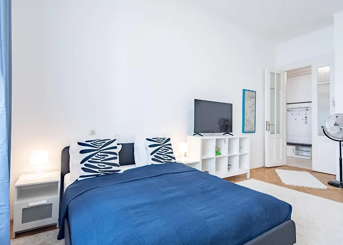 - Modern - Cozy - At River 公寓