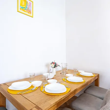 - Modern - Cozy - At River Apartment