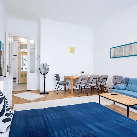 - Modern - Cozy - At River شقة بودابست