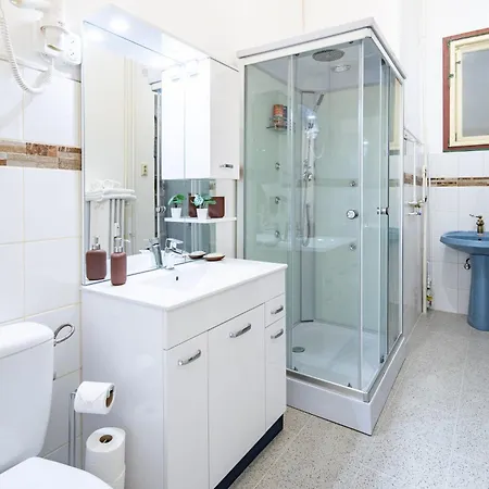 - Modern - Cozy - At River Budapest