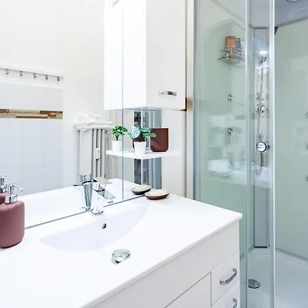 - Modern - Cozy - At River شقة بودابست