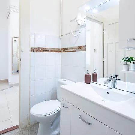 - Modern - Cozy - At River Apartment *