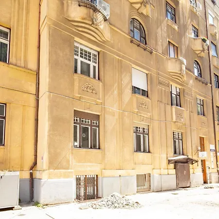 - Modern - Cozy - At River Budapest