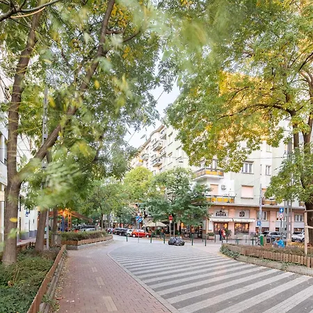 - Modern - Cozy - At River Apartment